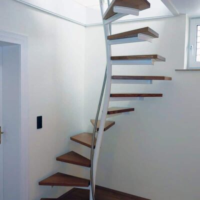 Лестница винтовая на гнутой стойке «Компакт»