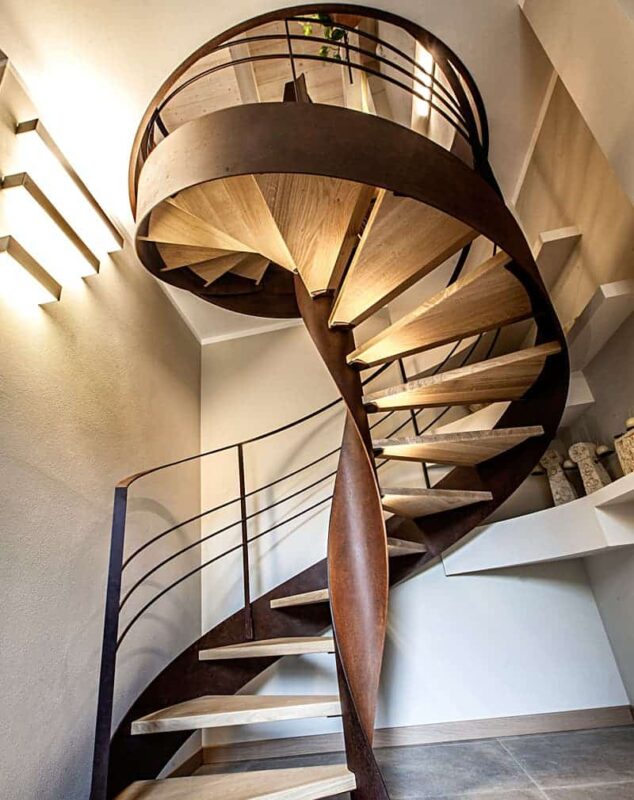 Лестница винтовая со ступенями ясень «Эскада»