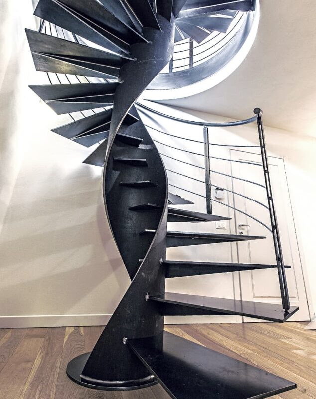 Лестница винтовая металлическая «Скульптура»