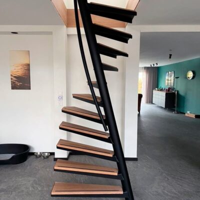 Лестница винтовая с наклонной основой «Метр-на-Метр Вуд»