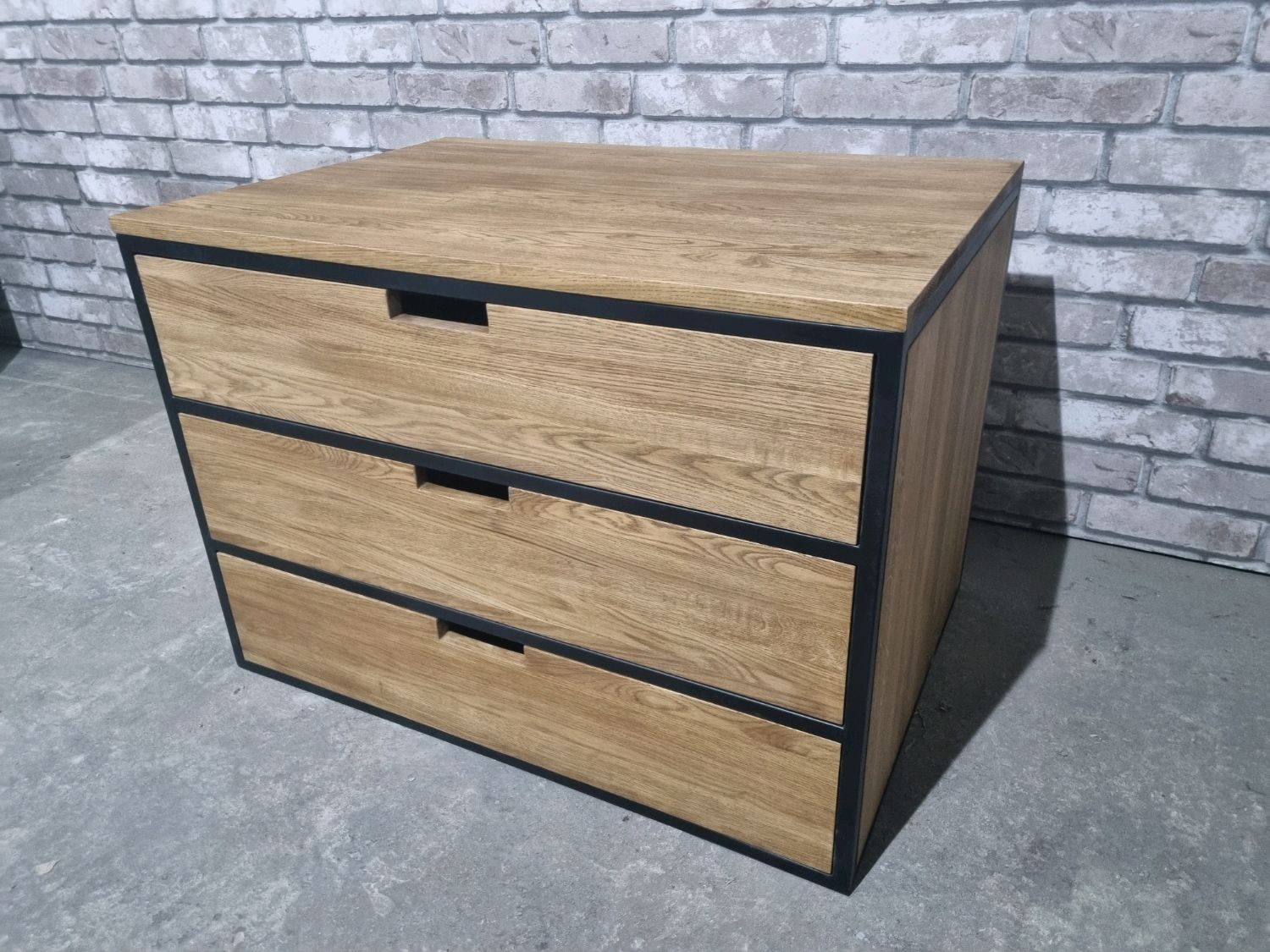 Комод в стиле Лофт из массива дуба К-018