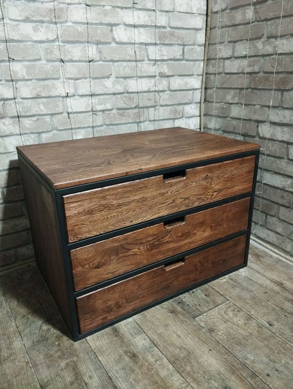 Комод в стиле Лофт из массива дуба К-051