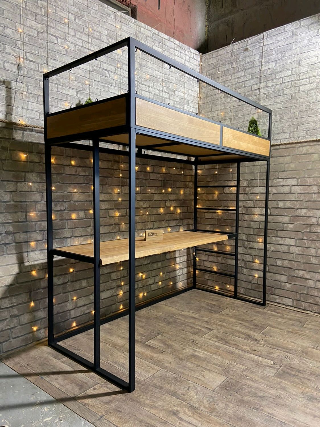 Кровать-чердак в стиле Лофт из массива дуба В-010