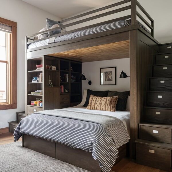 Кровать двухъярусная чердак из массива дерева №256