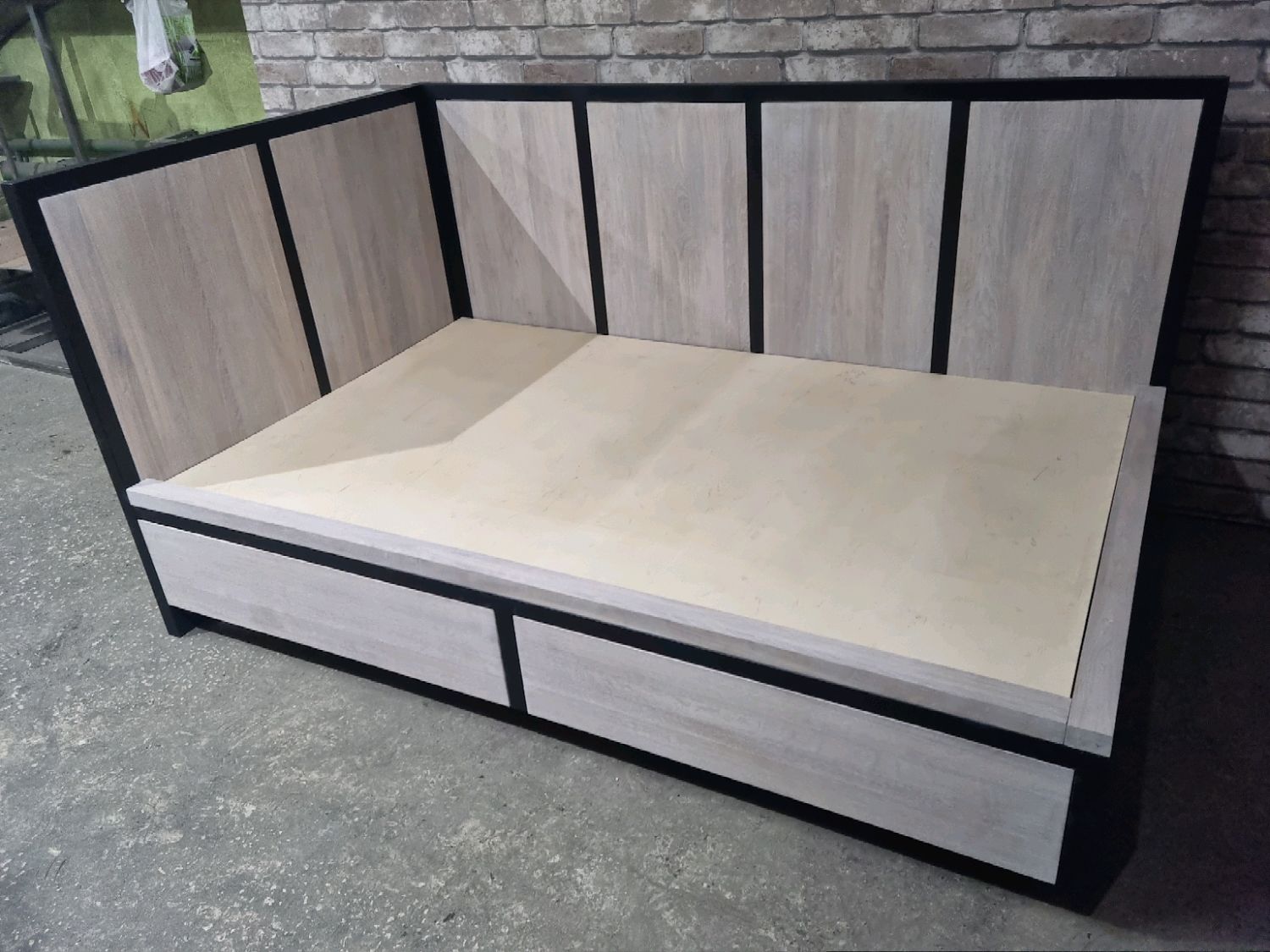 Кровать в стиле Лофт из массива дуба В-007