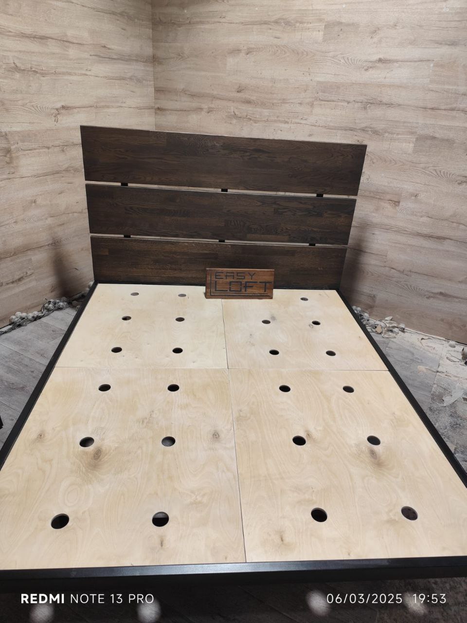 Кровать в стиле Лофт из массива дуба В-011