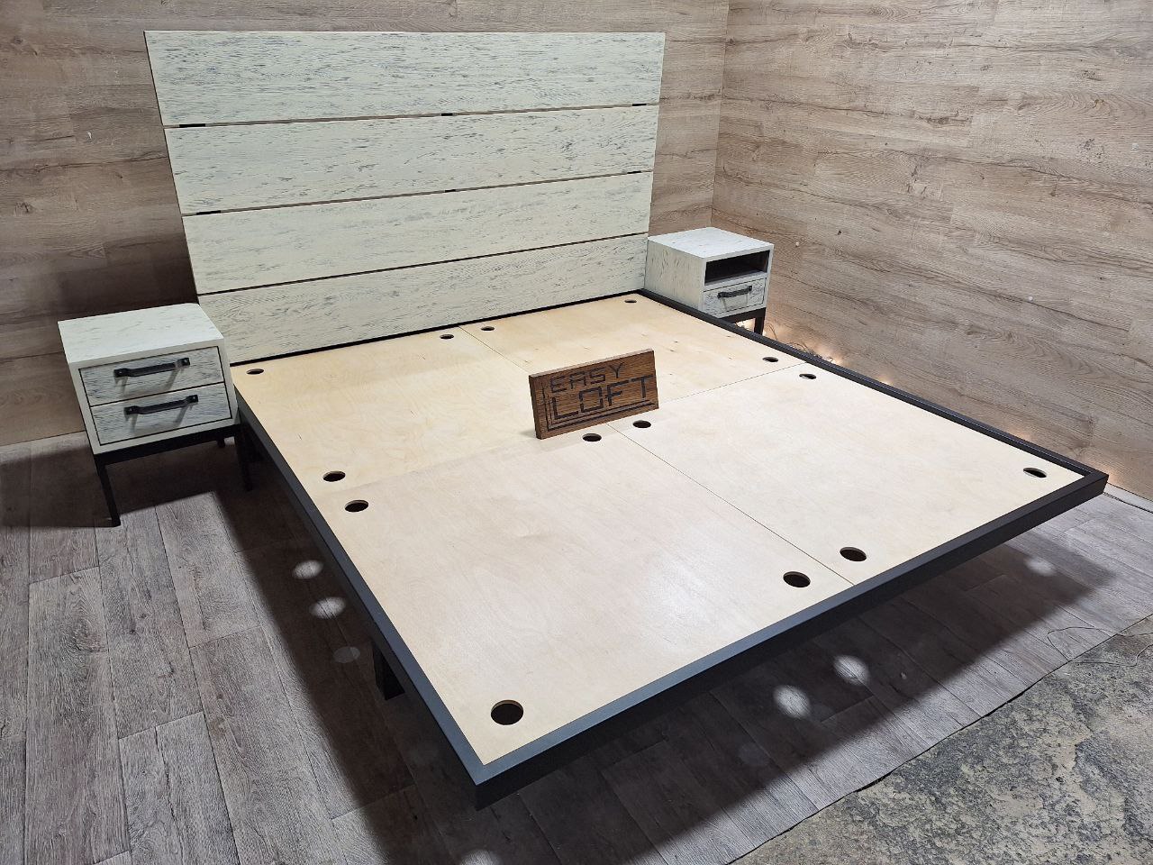 Кровать в стиле Лофт из массива дуба В-012