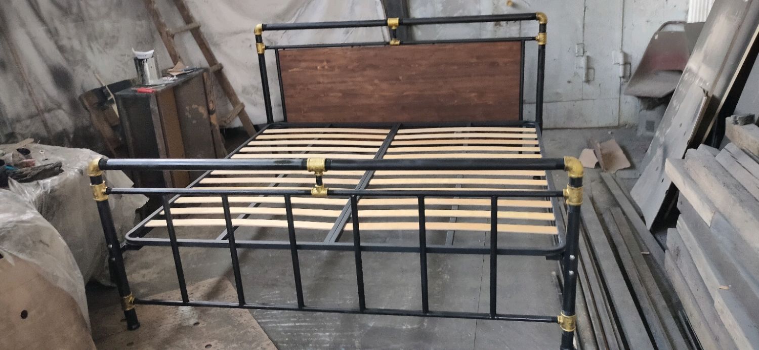 Кровать в стиле Лофт В-004