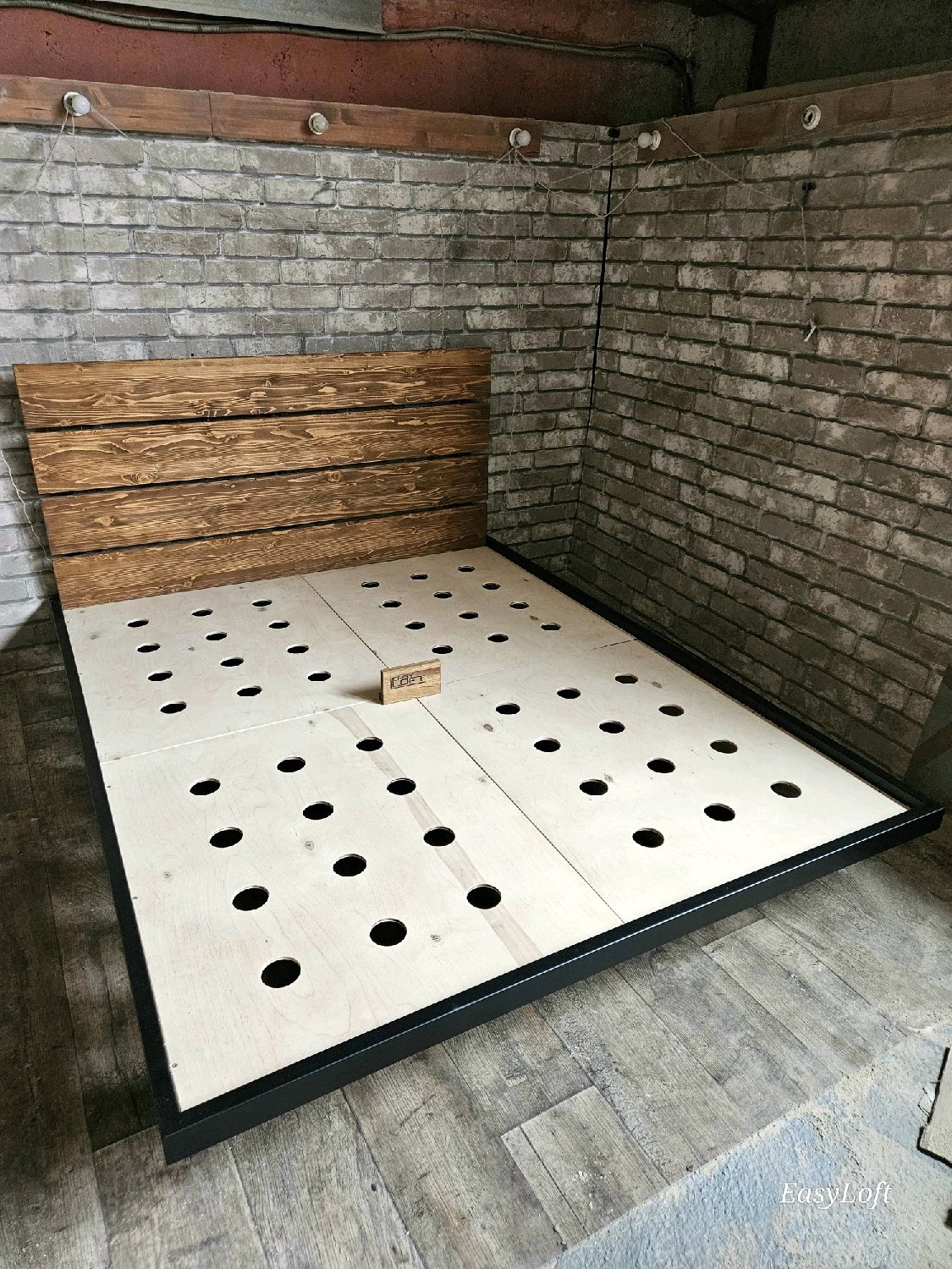 Кровать в стиле Лофт В-008