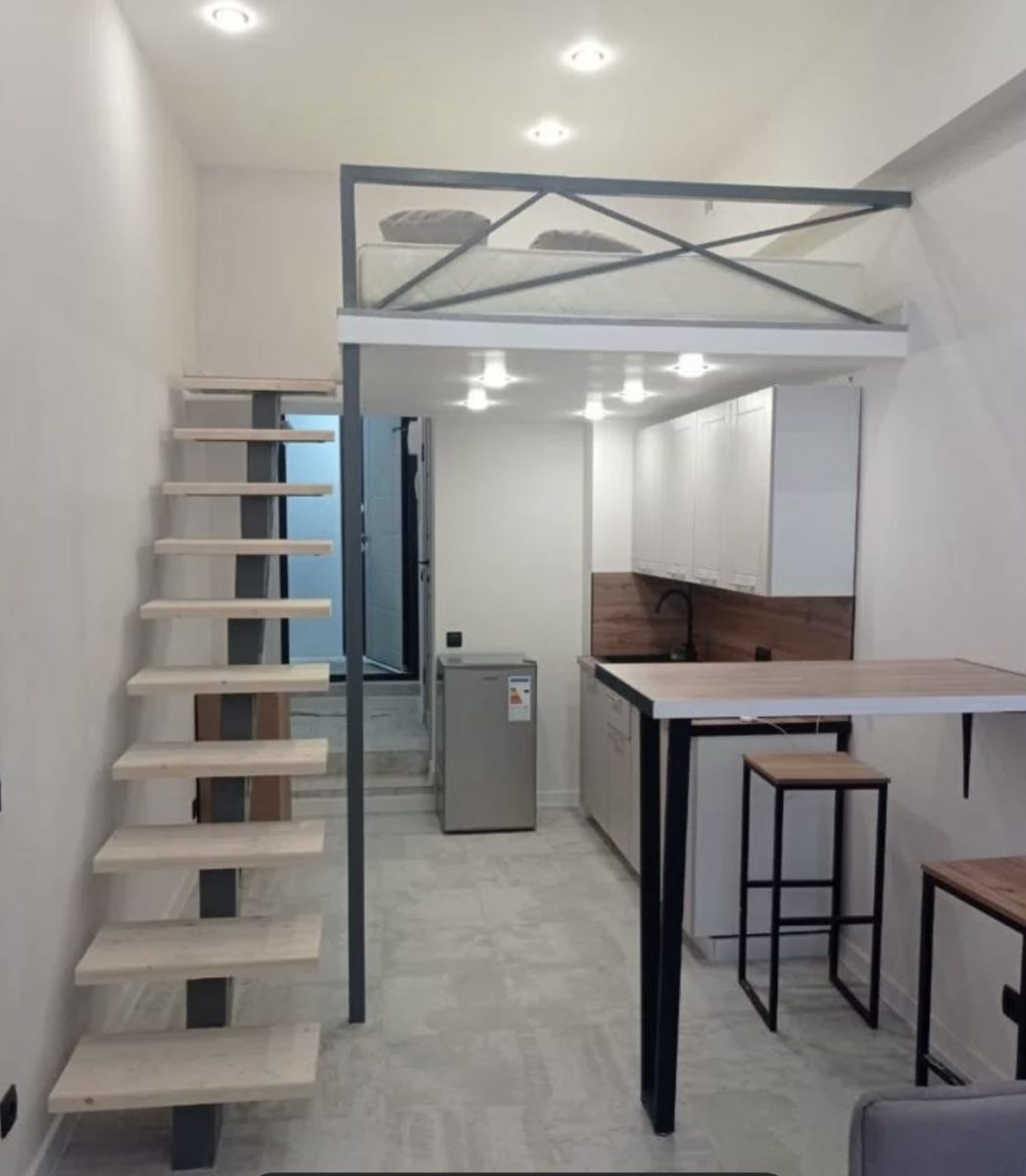 Кровать второй этаж с лестницей №125