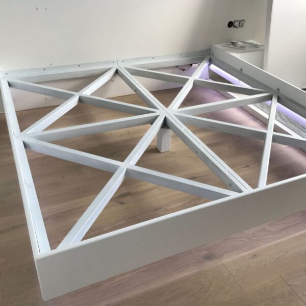 Парящая кровать белая №163