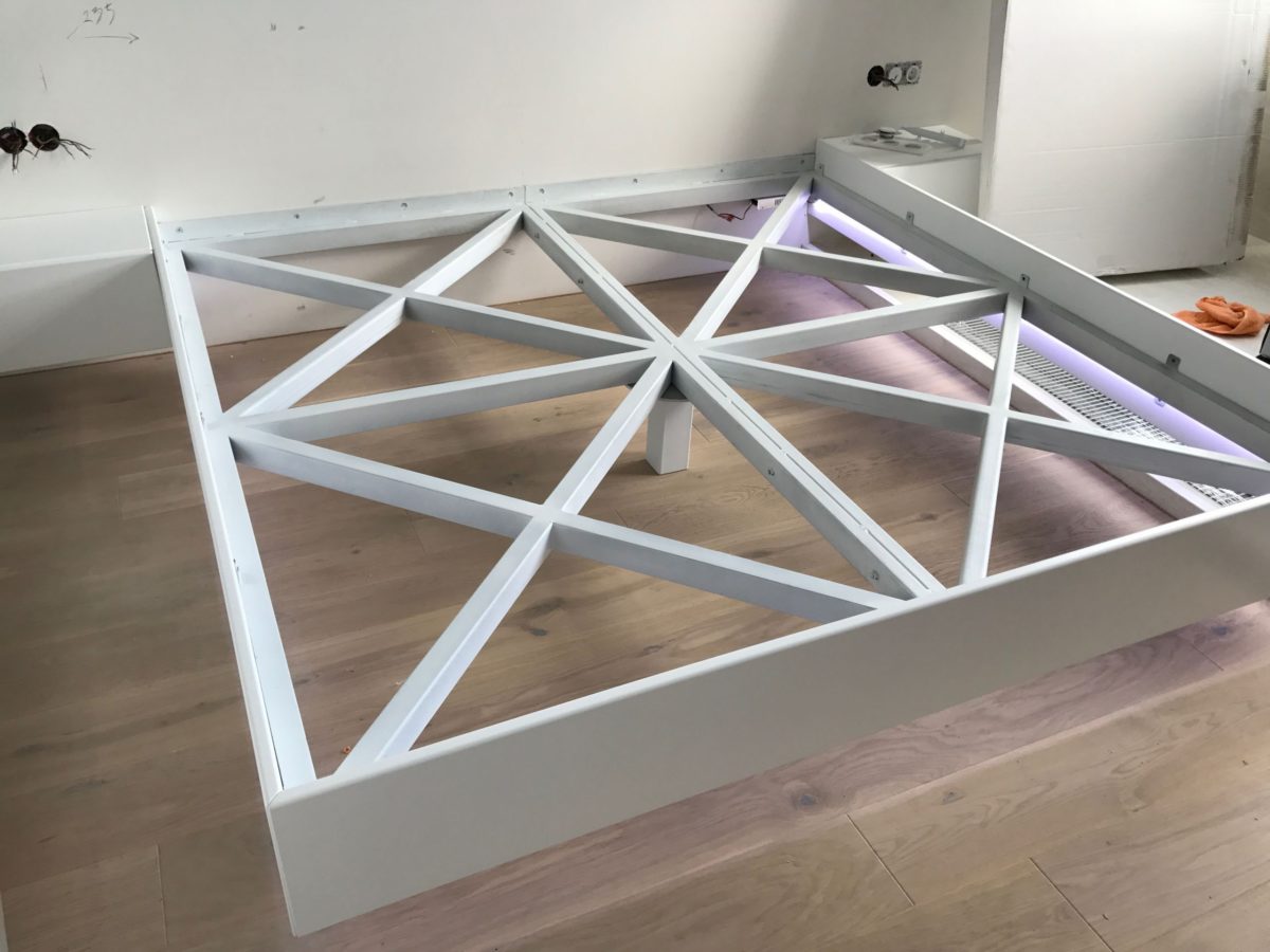 Парящая кровать белая №163