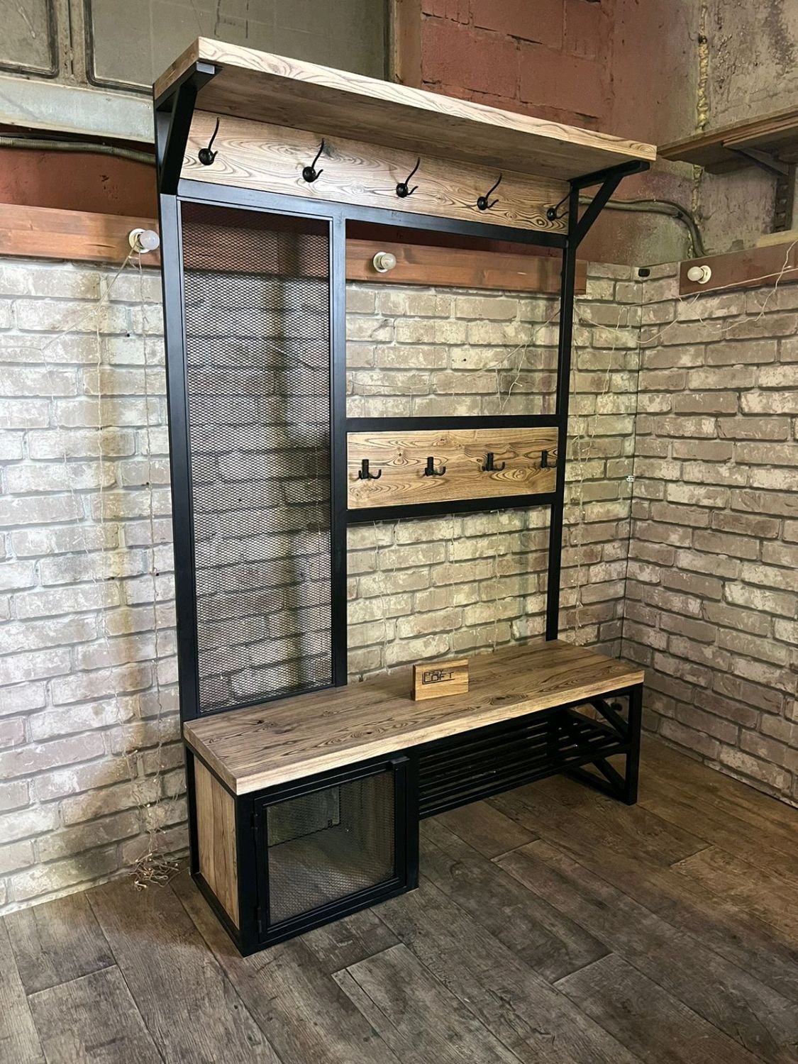 Прихожая в стиле Лофт из массива дуба П-026