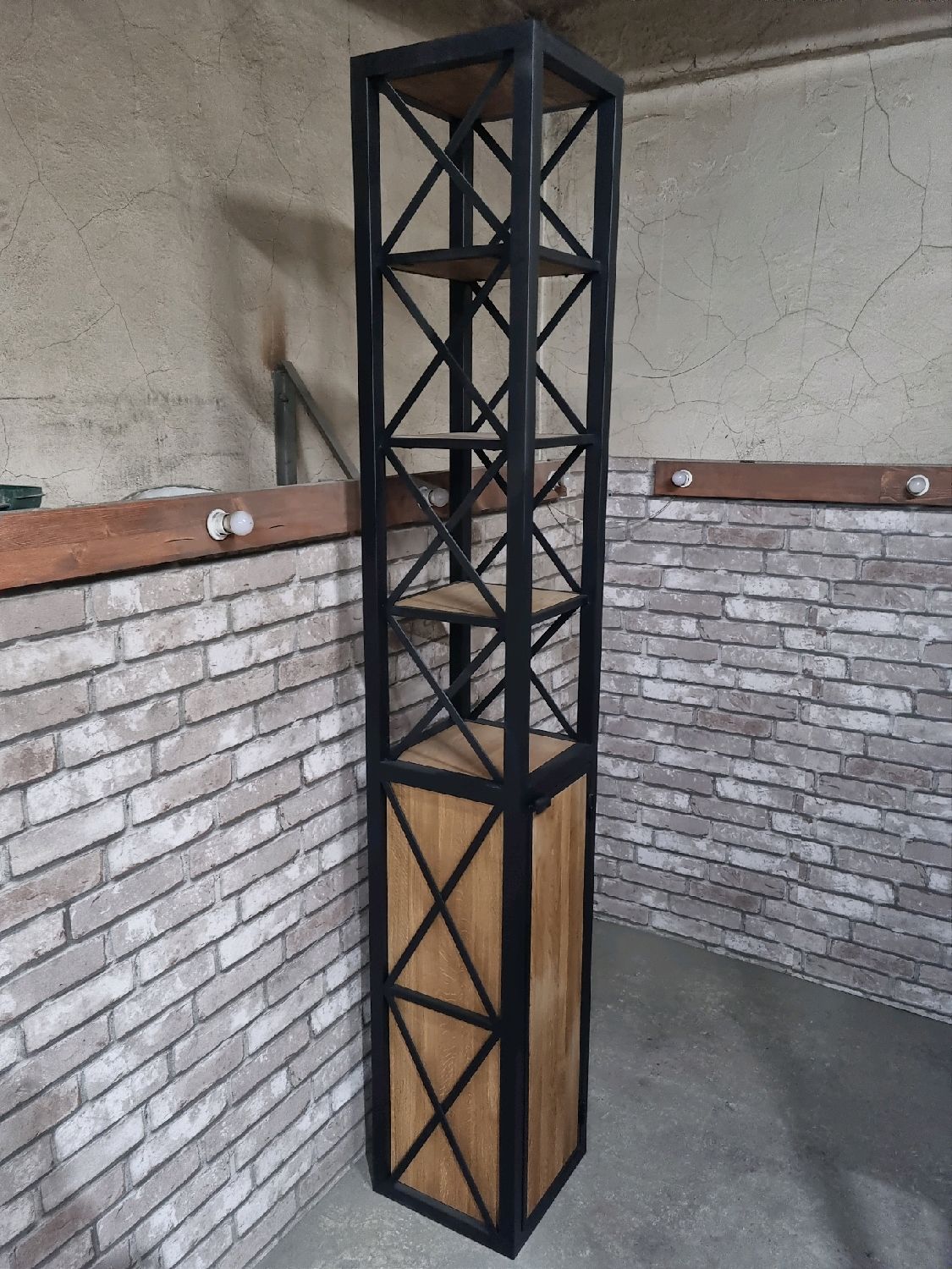 Стеллаж-пенал в стиле Лофт из массива дуба Л-019