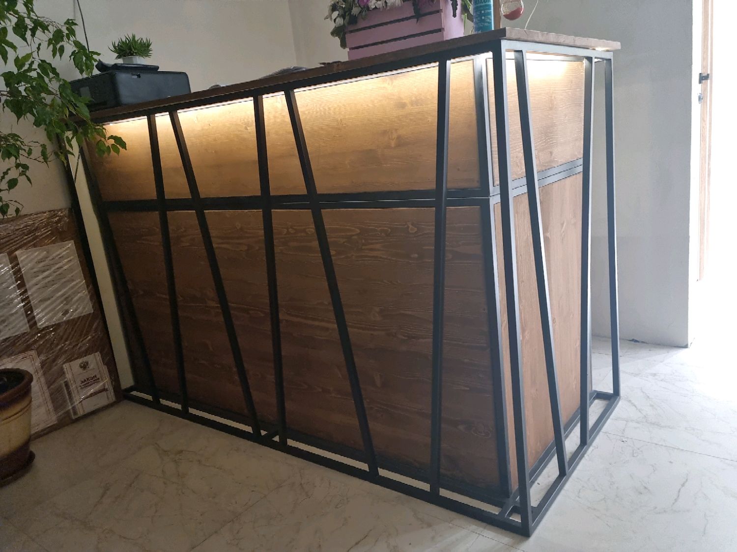 Стойка ресепшен в стиле Лофт Р-002