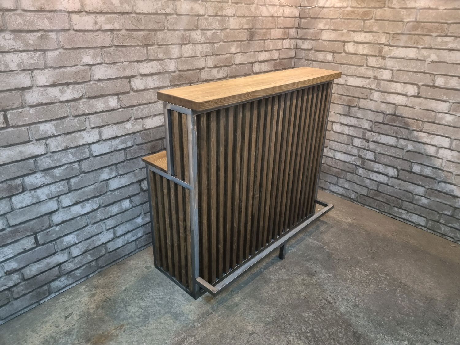 Стойка ресепшен в стиле Лофт Р-003