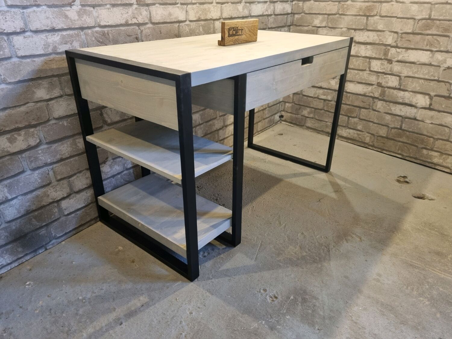 Стол гримёрный (маникюрный) в стиле Лофт С-238