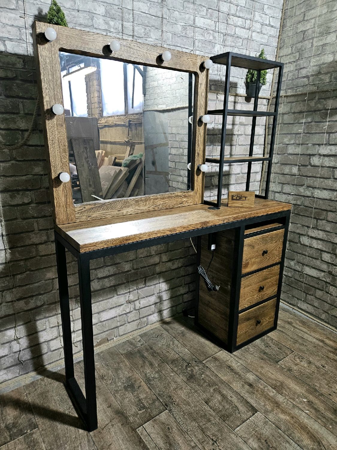 Стол гримёрный в стиле Лофт из массива дуба С-380