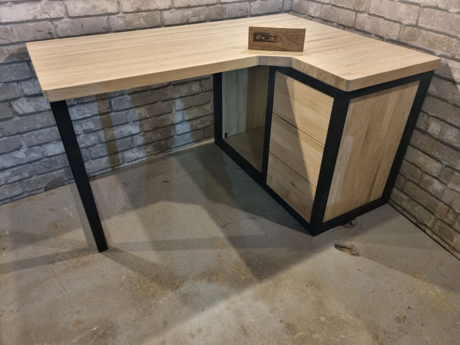 Стол компьютерный угловой в стиле Лофт из массива дуба С-236