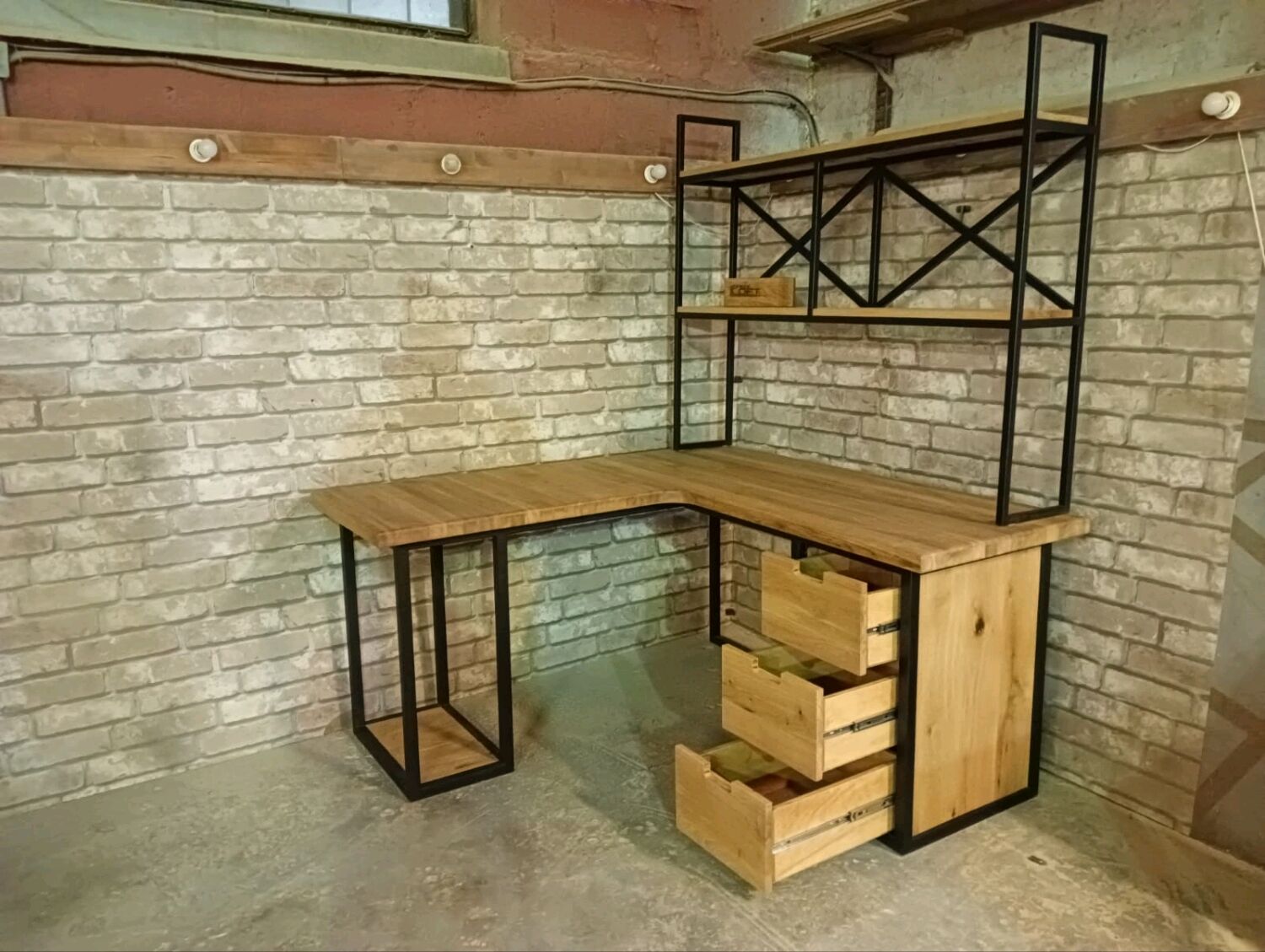 Стол компьютерный угловой в стиле Лофт С-250