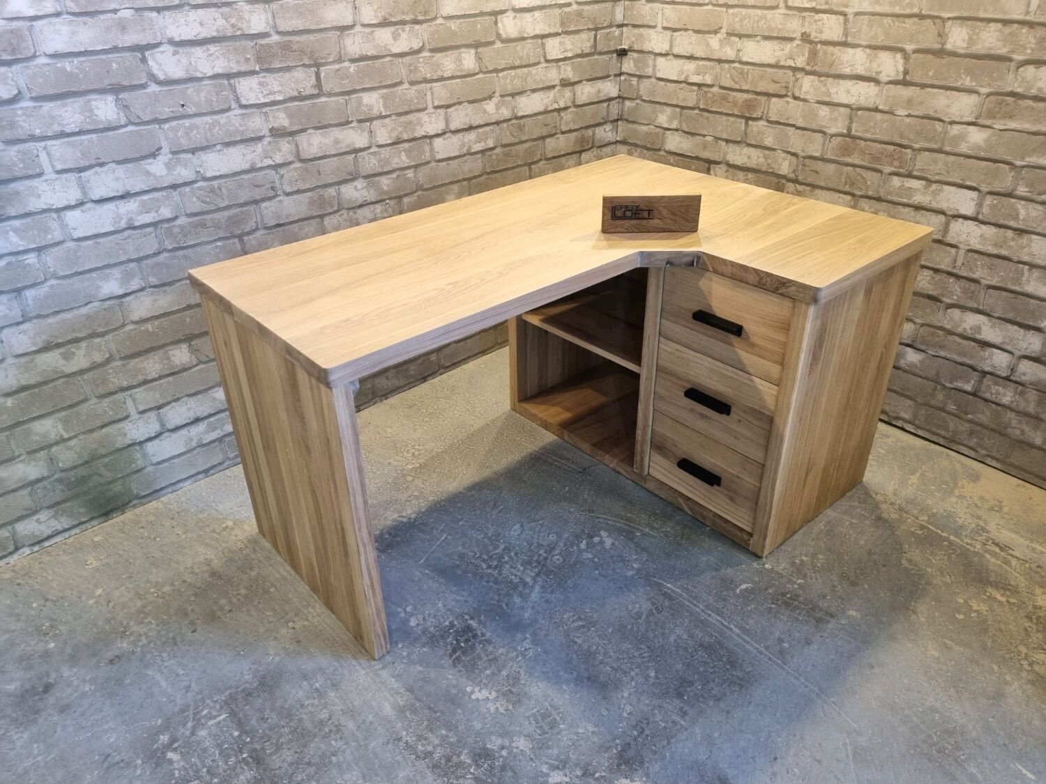 Стол письменный угловой в стиле Лофт из массива дуба С-241