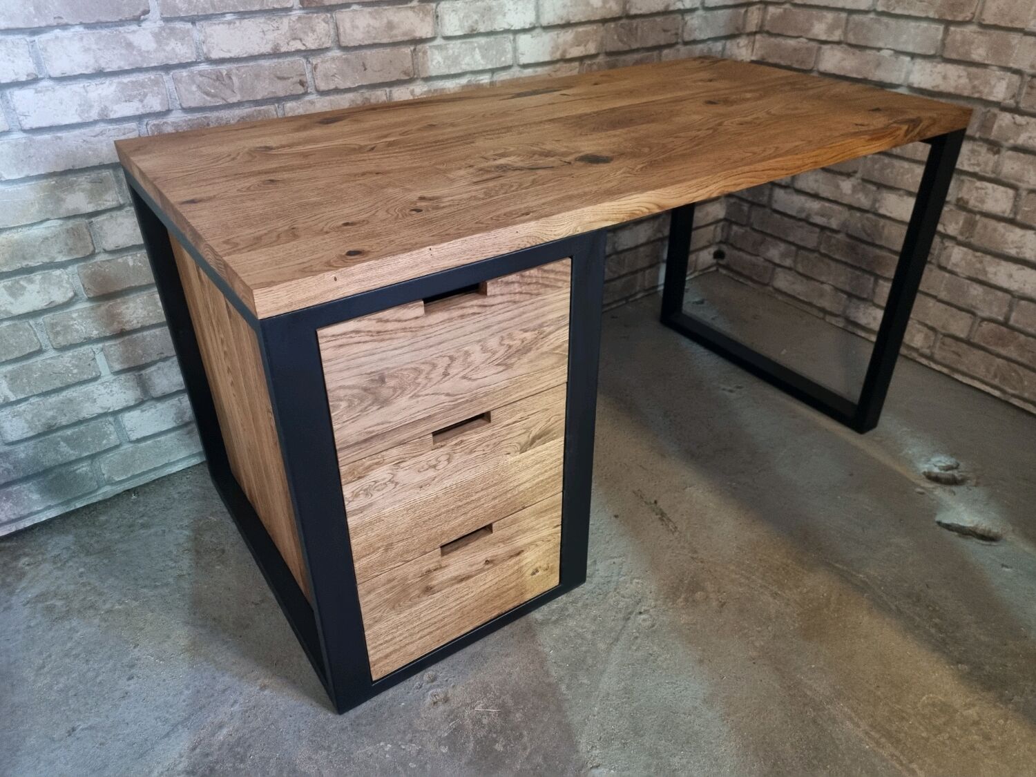 Стол письменный в стиле Лофт из массива дуба С-229