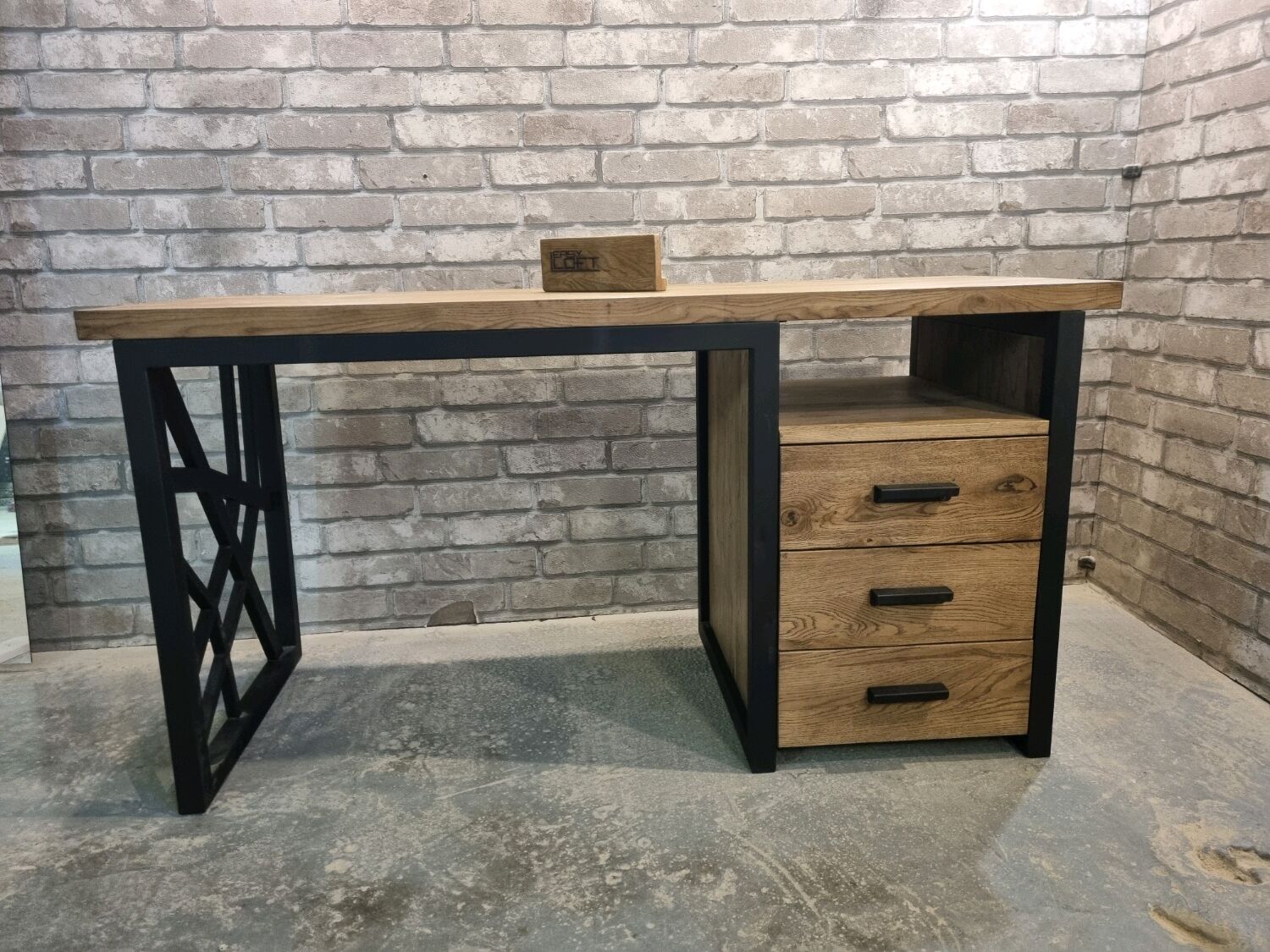 Стол письменный в стиле Лофт из массива дуба С-256