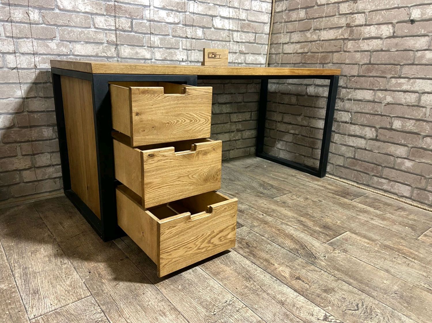 Стол письменный в стиле Лофт из массива дуба С-373