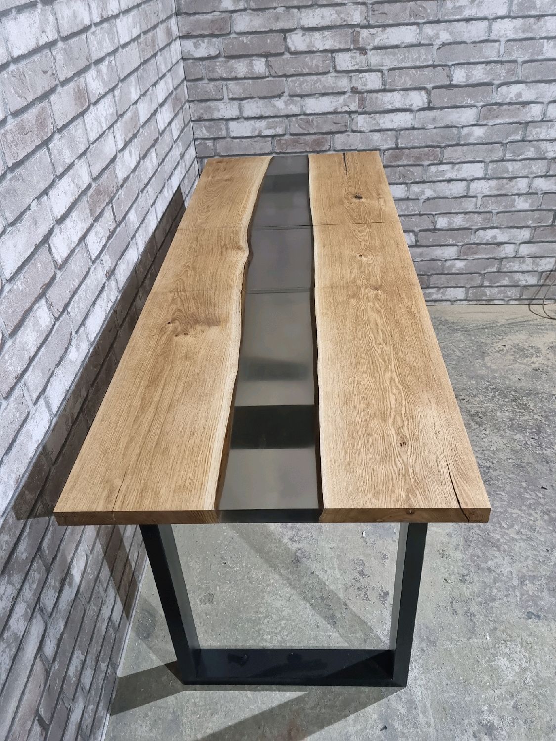 Стол Река с эпоксидной смолой в стиле Лофт из массива дуба С-350